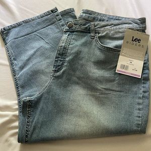 Women’s Lee Riders mid rise Capri